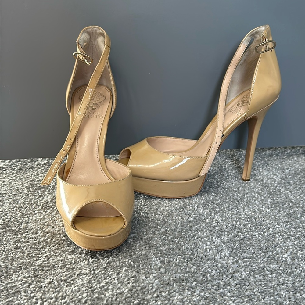 Vince Camuto Nude Pumps size 7.5